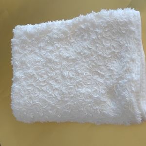 Pitter patter super soft white rose pattern baby blanket lovee/